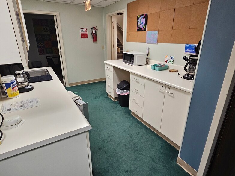 More Photos Of 97 S 4th St, Ishpeming Office For Lease