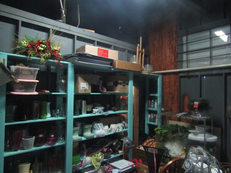More Photos Of 9 NW Martin Luther King Ave, Idabel General Retail For Sale