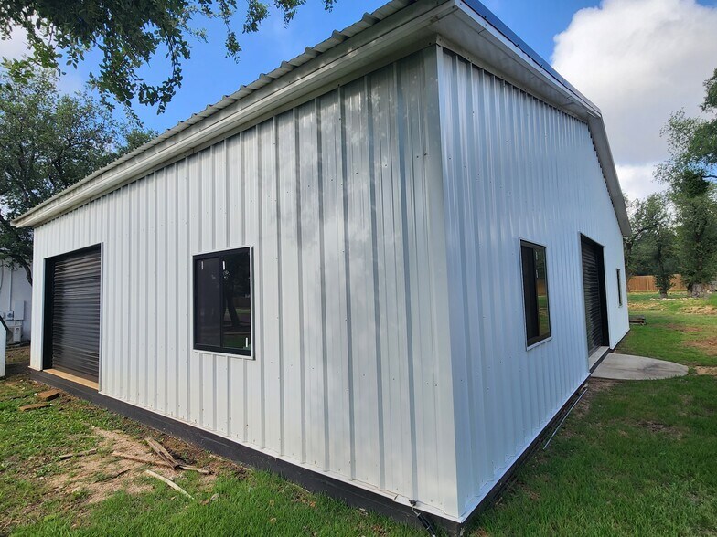 More Photos Of 102 County Road 180, Leander Loft Creative Space For Sale