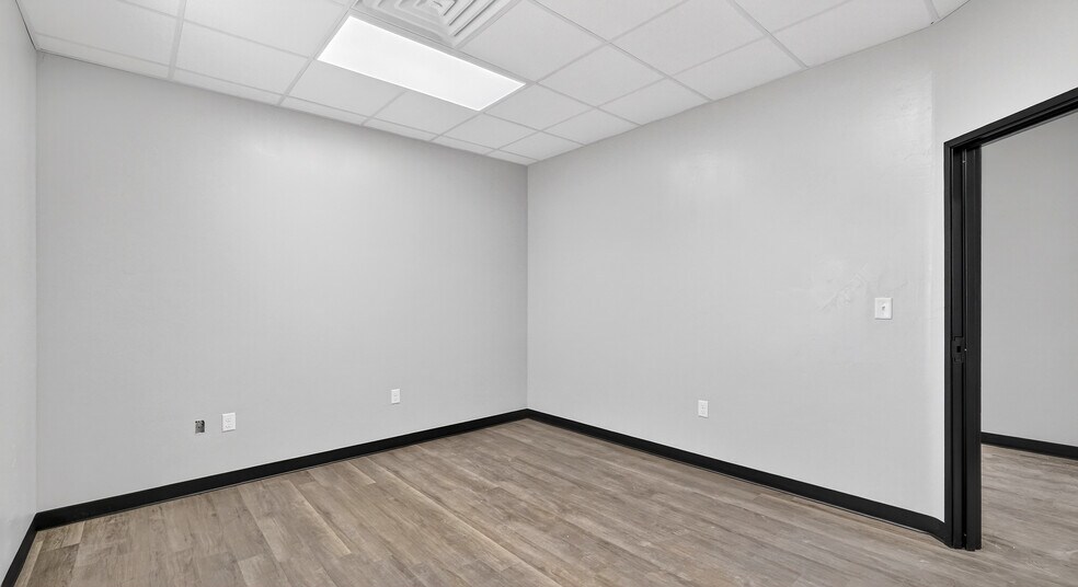 More Photos Of 16510 W Basin St, Odessa Warehouse For Sale