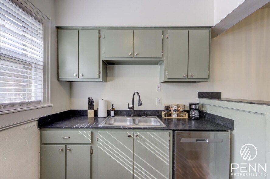 More Photos Of 2375 Forrest Ave, Memphis Apartments For Sale