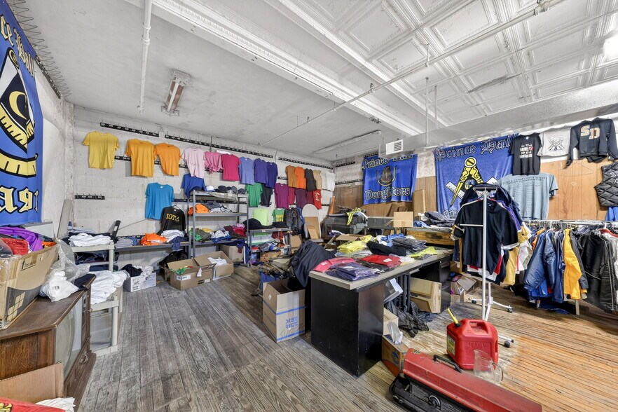 More Photos Of 2000-2014 Salisbury St, Saint Louis General Retail For Sale