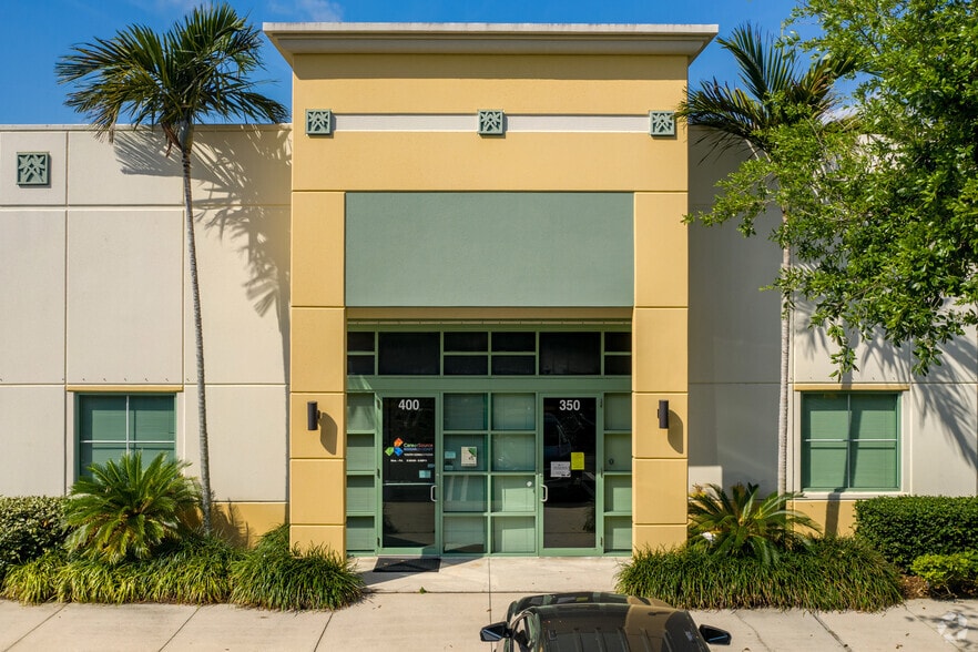 More Photos Of 580-584 NW University Blvd, Port Saint Lucie Unknown For Lease