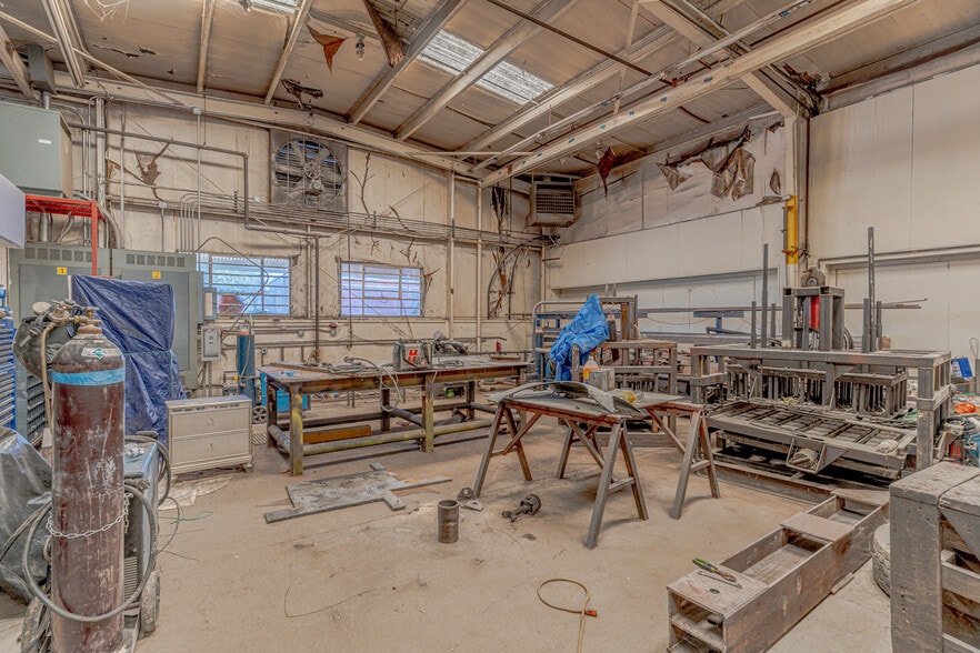 More Photos Of 301 Burke Ave, Jonesboro Warehouse For Sale