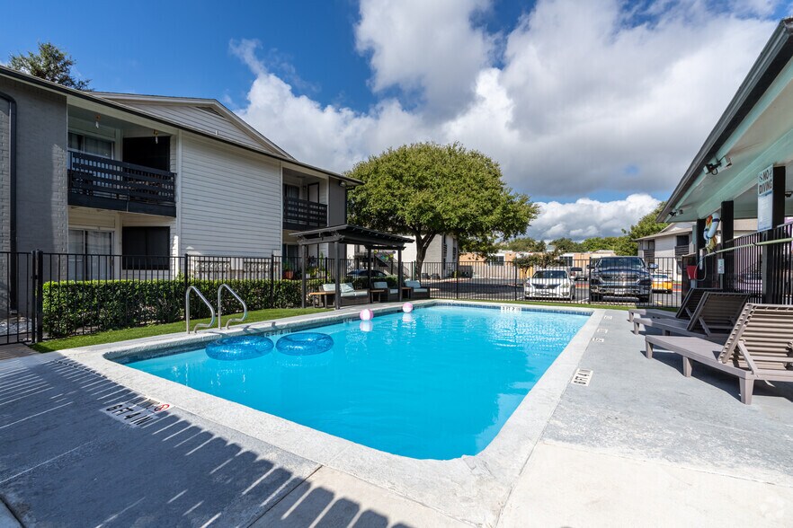 More Photos Of 1814 Colony Creek Dr, Austin Apartments For Sale