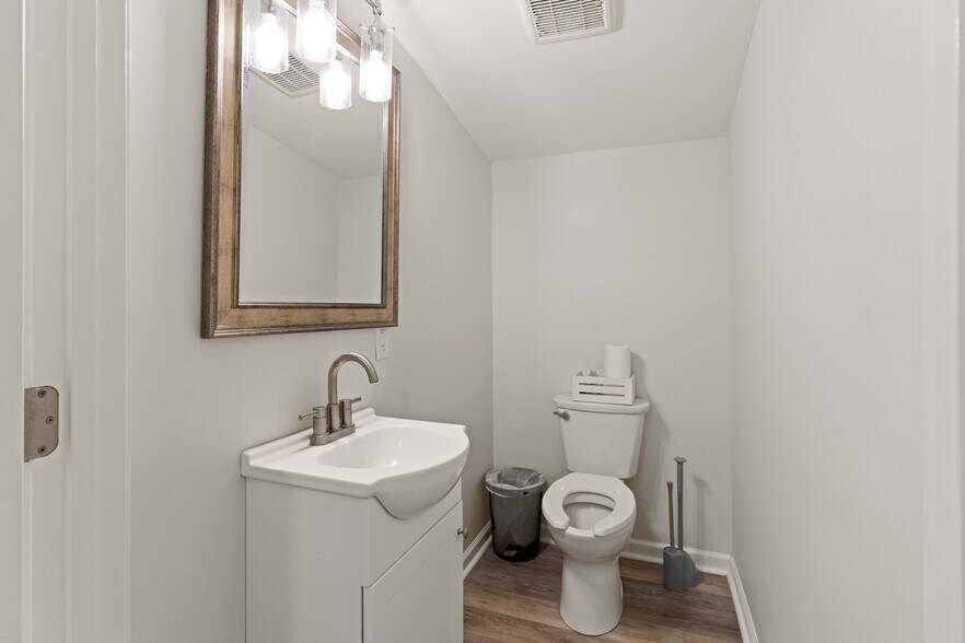 More Photos Of 100-126 Island Professional Park, Saint Simons Island Office For Sale