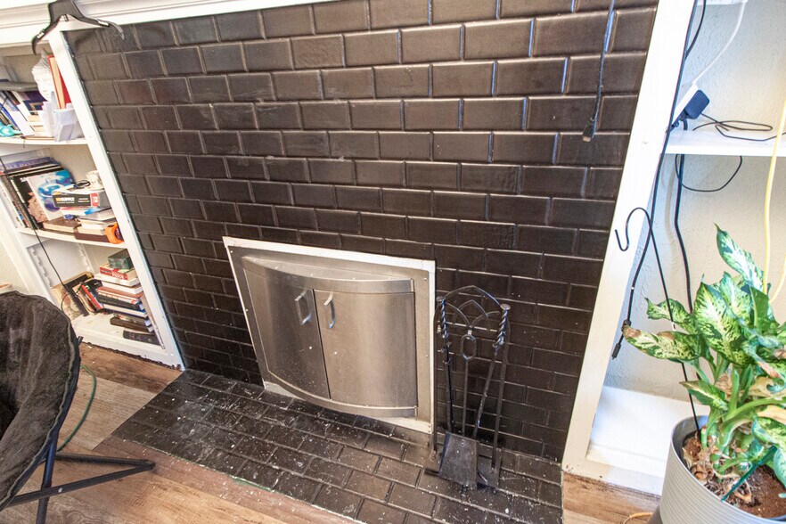 More Photos Of 5003-5005 Gravois Ave, Saint Louis Storefront Retail Residential For Lease