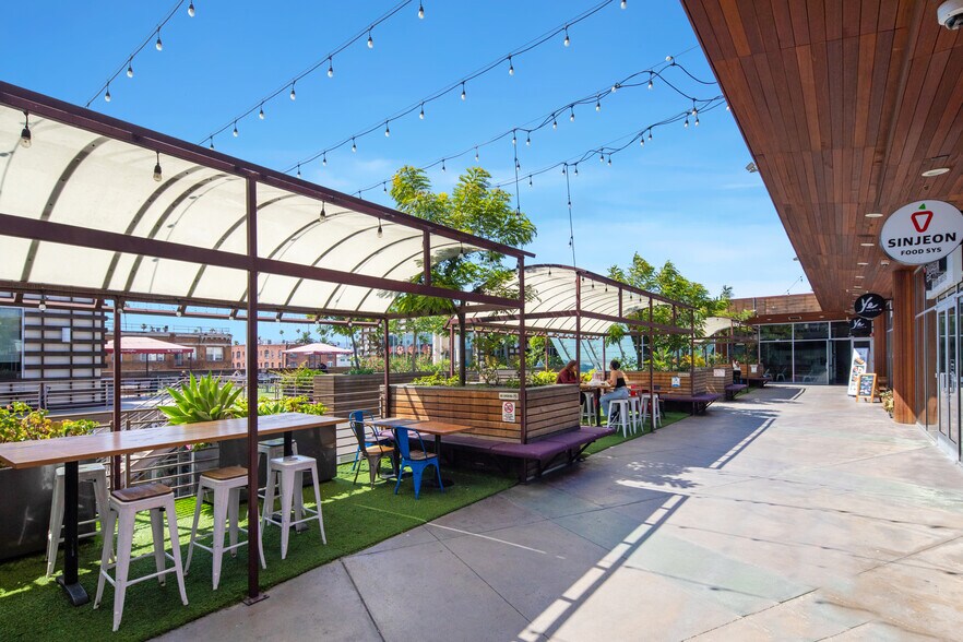 More Photos Of 450 S Western Ave, Los Angeles Freestanding For Lease