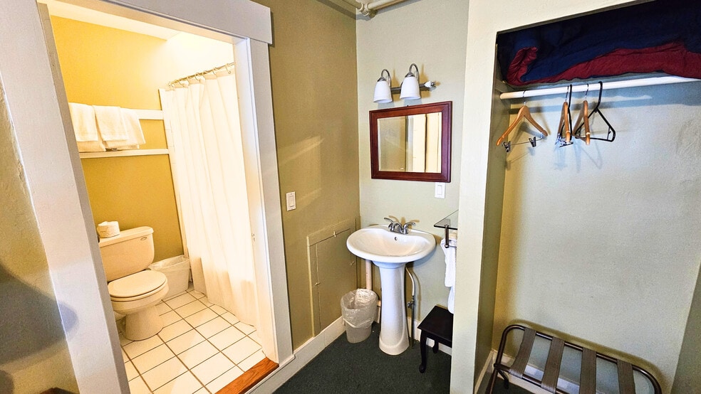 More Photos Of 40 Common St, Chester Hotel For Sale