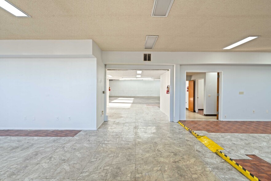 More Photos Of 1421 S Hill St, Los Angeles Warehouse For Lease