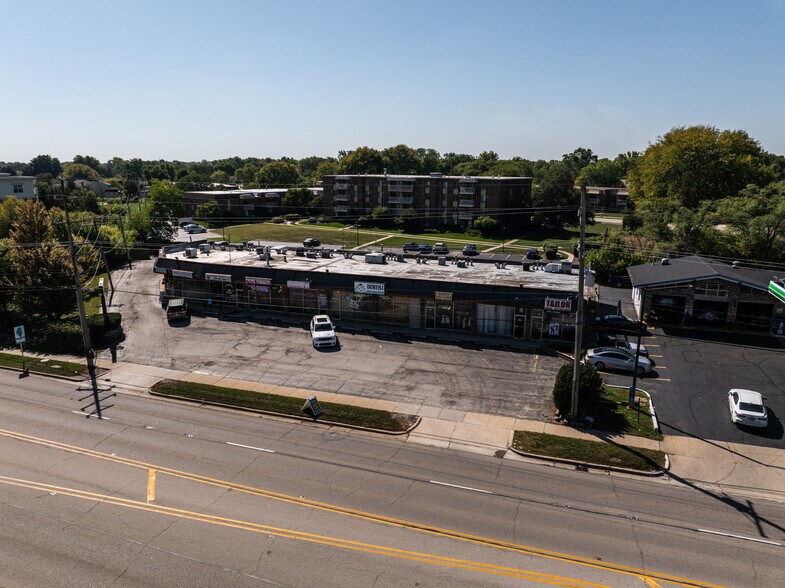 More Photos Of 805-813 W Rand Rd, Arlington Heights General Retail For Lease