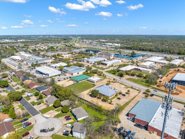 More Photos Of 3308 Longmire Dr, College Station Office For Lease