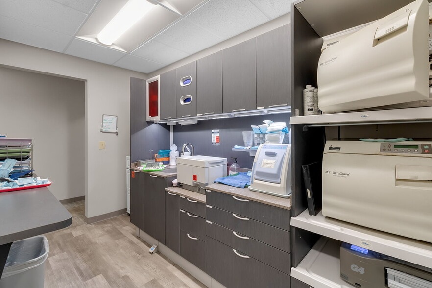 More Photos Of 4233-4227 Maple Rd, Buffalo Medical For Sale