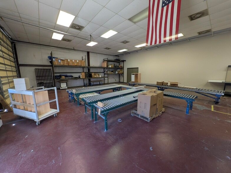 More Photos Of 3728 Byrnes Dr, Saint Stephen Showroom For Sale