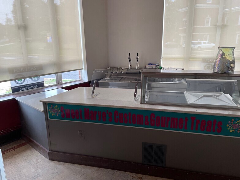 More Photos Of 3121 Broadway St, Paducah Storefront Retail Office For Sale