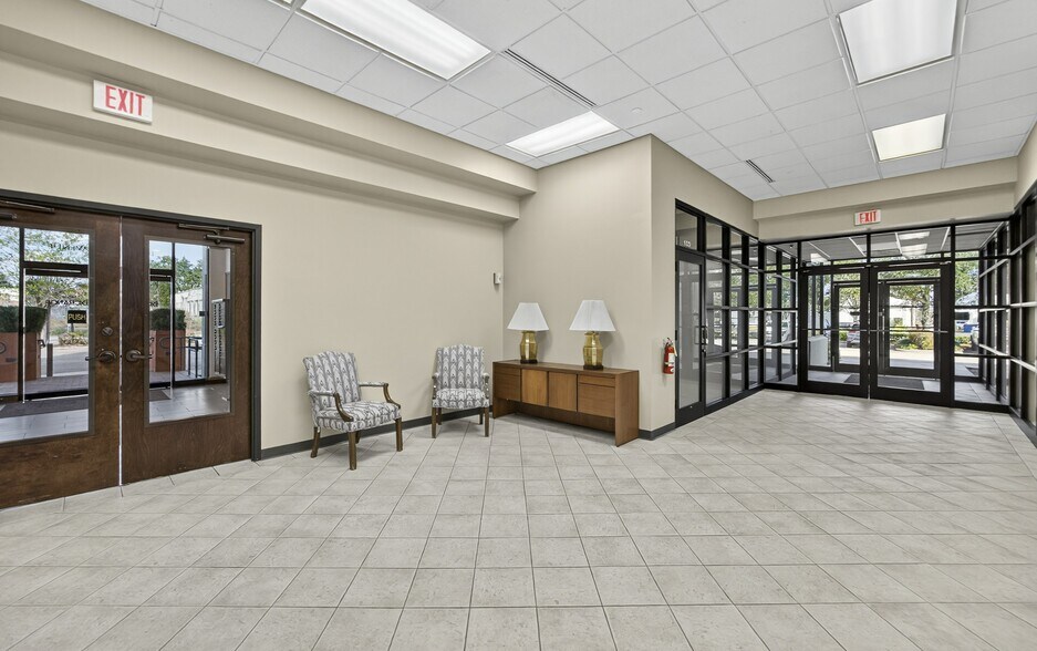 More Photos Of 100 W Stuart Ave, Lake Wales Office For Lease