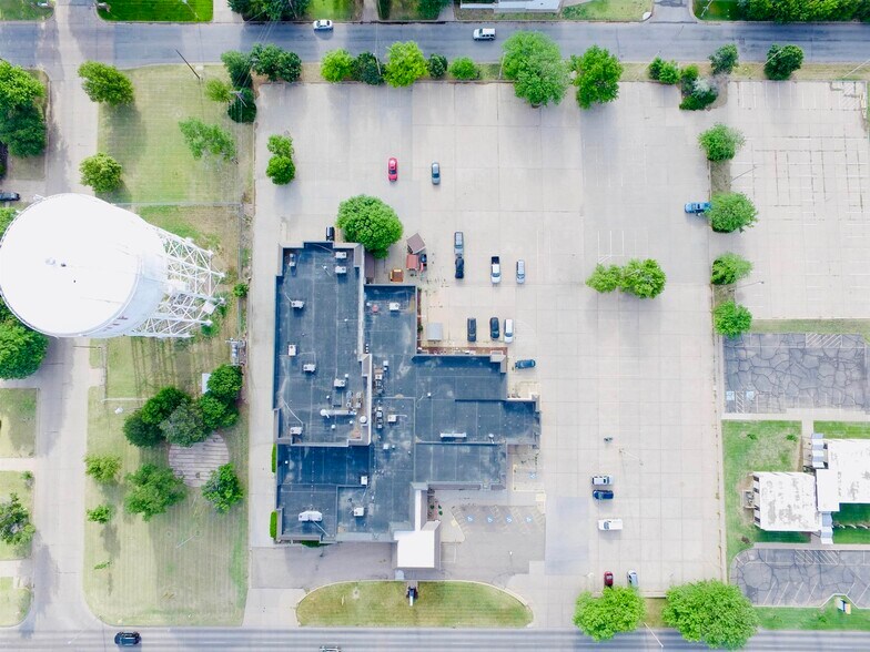 More Photos Of 2020 Central Ave, Dodge City Medical For Sale