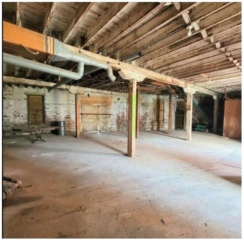 More Photos Of 512 Monroe st, Iola Loft Creative Space For Sale