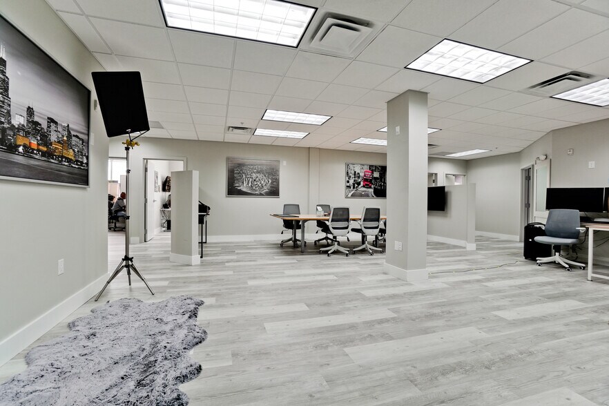 More Photos Of 2170 Main St, Sarasota Loft Creative Space For Sale