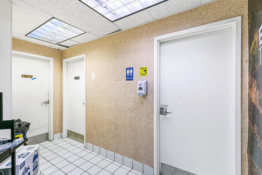 More Photos Of 295 S Broadway, Denver Service Station For Sale