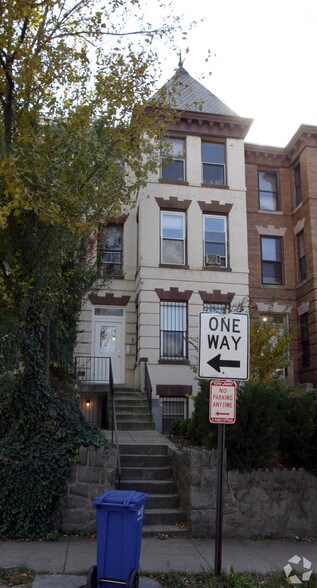 More Photos Of 1674 Irving St NW, Washington Apartments For Sale