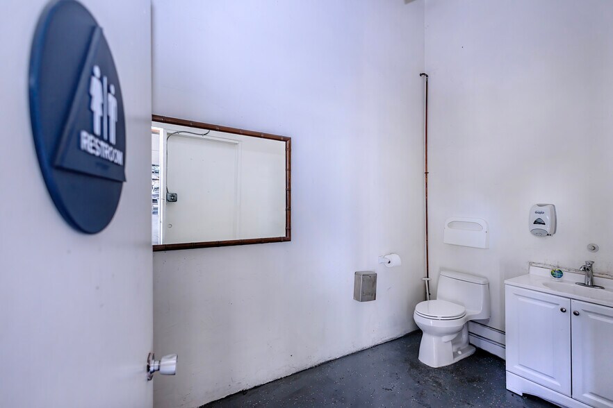 More Photos Of 2951 Middlefield Rd, Redwood City Service For Sale