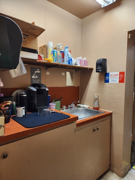 More Photos Of 405 Chestnut St, Atlantic Storefront For Sale