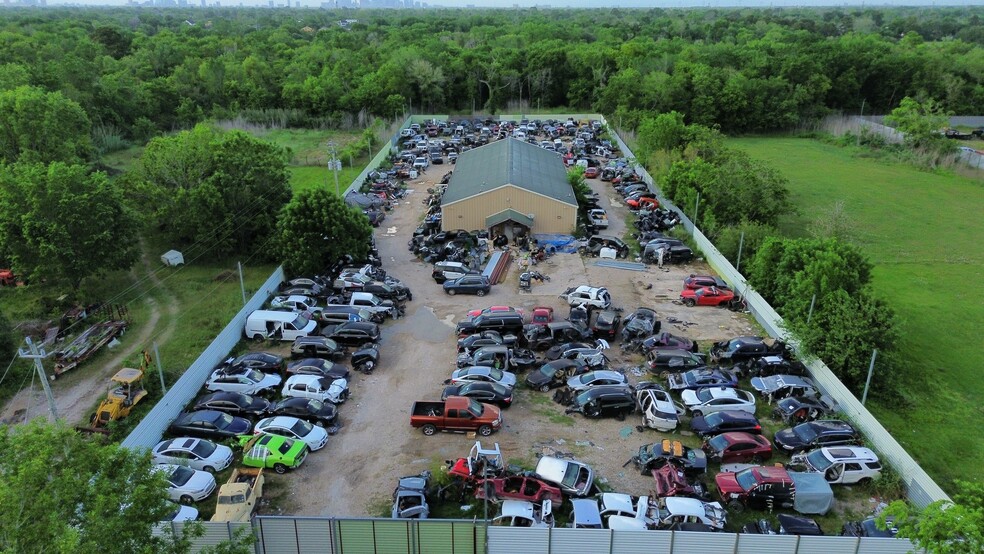 More Photos Of 5305 S Acres Dr, Houston Showroom For Sale
