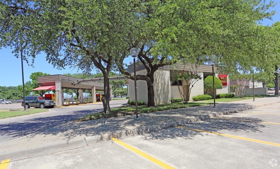Primary Photo Of 4805 E Belknap St, Haltom City Bank For Sale