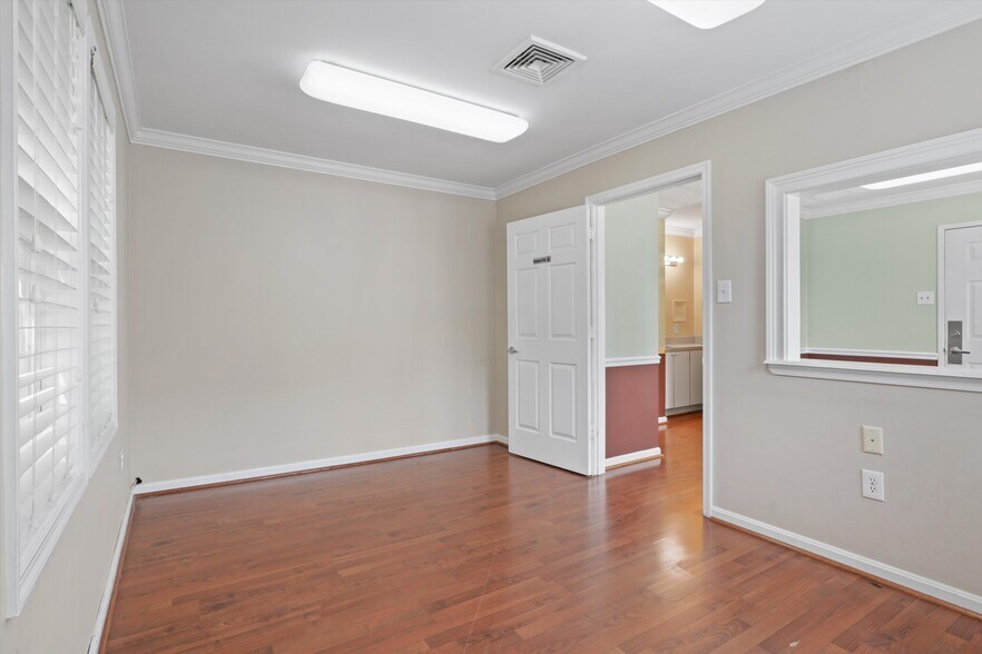 More Photos Of 2106 Gallows Rd, Vienna Office For Lease