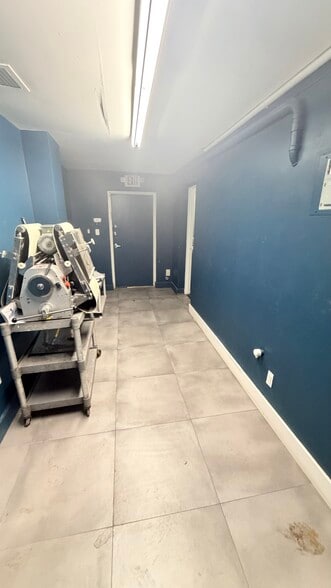 More Photos Of 2606-2614 SW 8th St, Miami Storefront For Lease