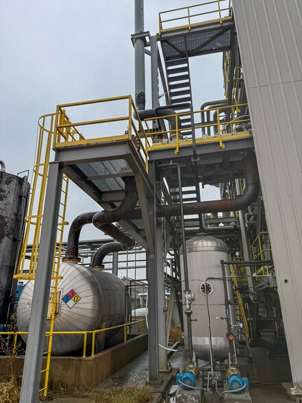 More Photos Of 5640 44th Ave S, Clinton Office For Sale