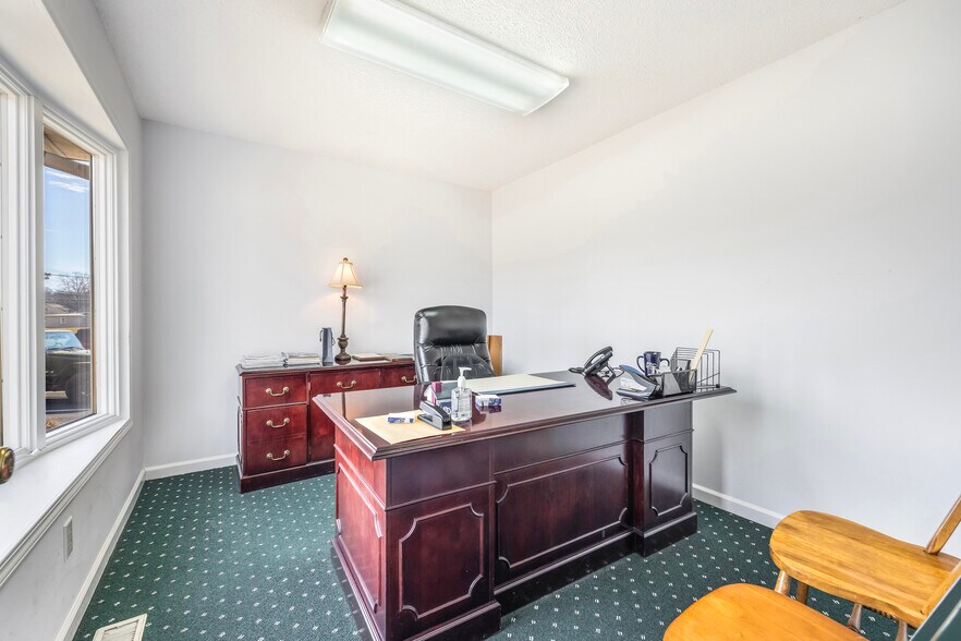 More Photos Of 13325 Jones St, Lavonia Office For Sale