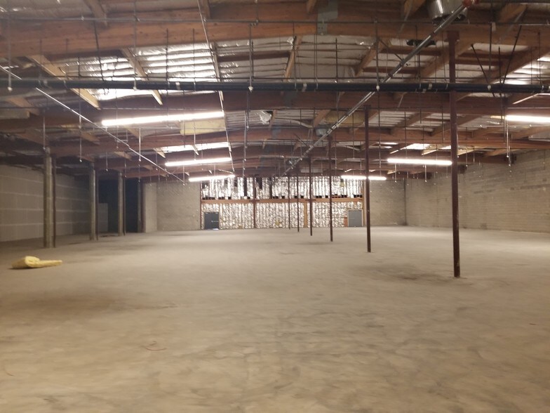 More Photos Of 5646-5704 Whittier Blvd, Commerce Storefront For Lease