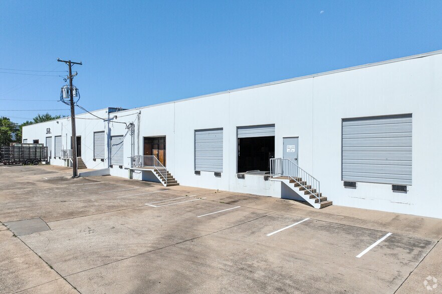 More Photos Of 2901 Suffolk Dr, Fort Worth Warehouse For Lease
