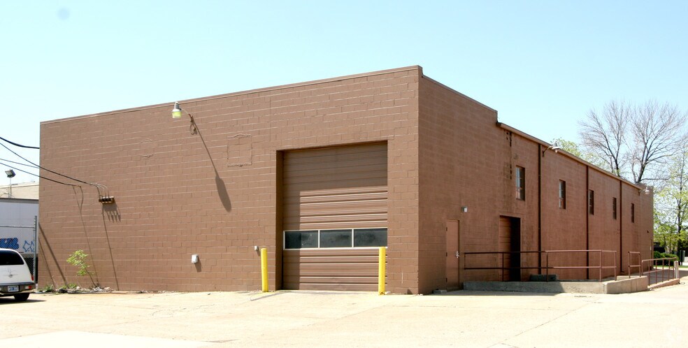 More Photos Of 32102 Howard Ave, Madison Heights Warehouse For Lease