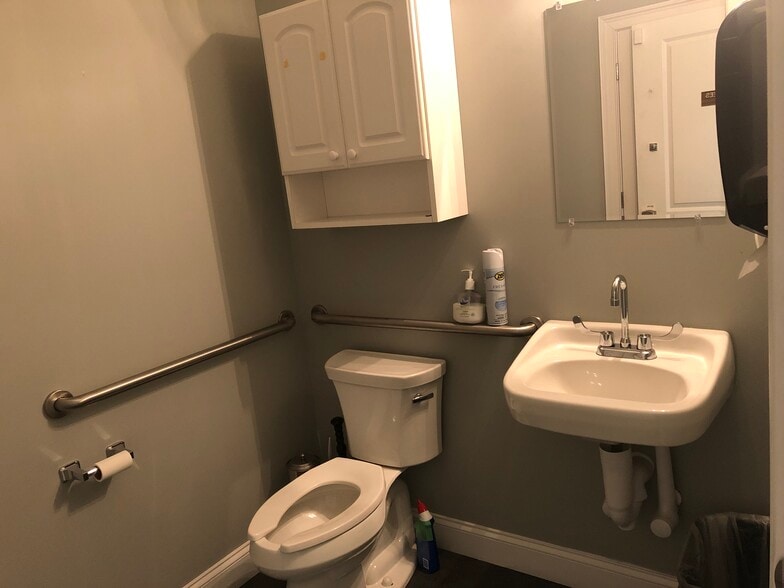 More Photos Of 110 Samaritan Dr, Cumming Medical For Sale