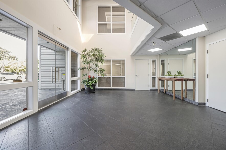 More Photos Of 370-390 Bridge Pky, Redwood City Medical For Lease