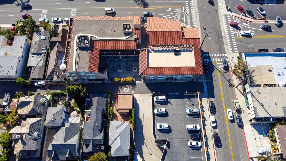 More Photos Of 900-944 Glenneyre St, Laguna Beach Office Residential For Lease