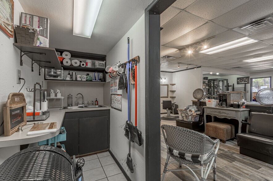 More Photos Of 131 Commerce st, Lovelady General Retail For Sale