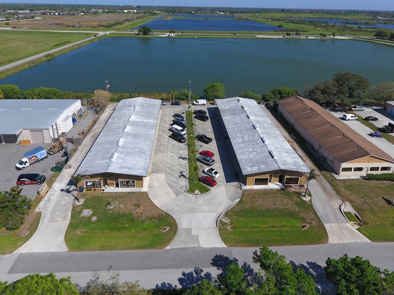 Primary Photo Of 279-299 Interstate Ct, Sarasota Warehouse For Lease