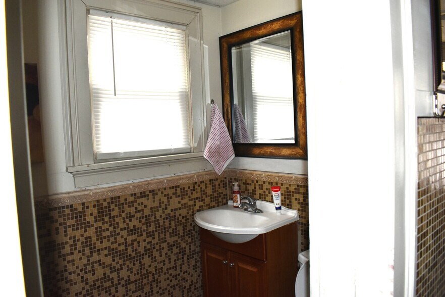 More Photos Of 5 Leroy St, Binghamton Apartments For Sale