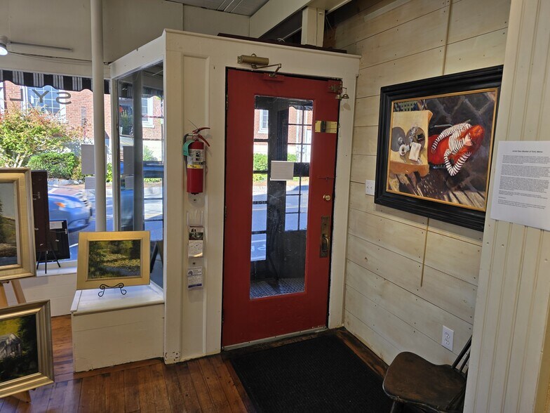 More Photos Of 49 Water St, Wiscasset Storefront Retail Residential For Sale