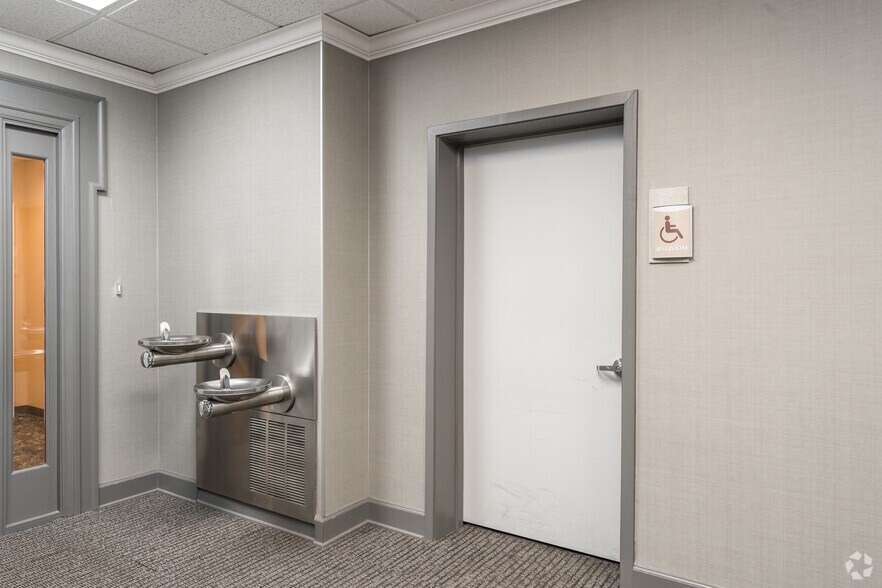 More Photos Of 4480 N Shallowford Rd, Dunwoody Medical For Lease