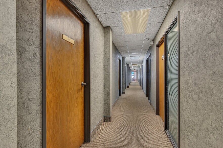 More Photos Of 14 7th Ave N, Saint Cloud Office For Sale
