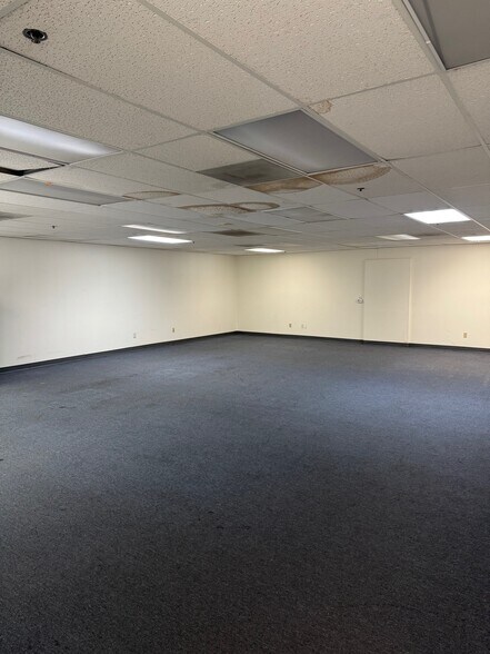 More Photos Of 25620 Rye Canyon Rd, Valencia Warehouse For Lease