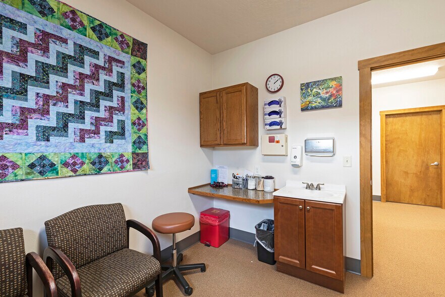 More Photos Of 401 W Main St, Stevensville Medical For Sale