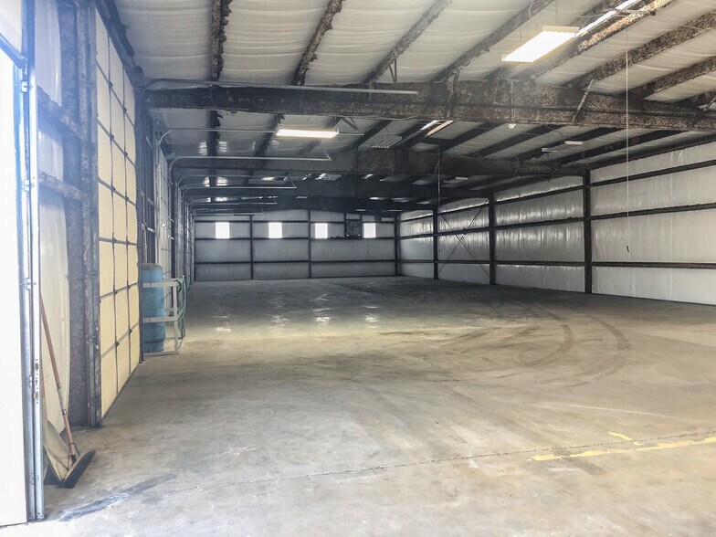 More Photos Of 6616 Brittmoore Rd, Houston Warehouse For Lease