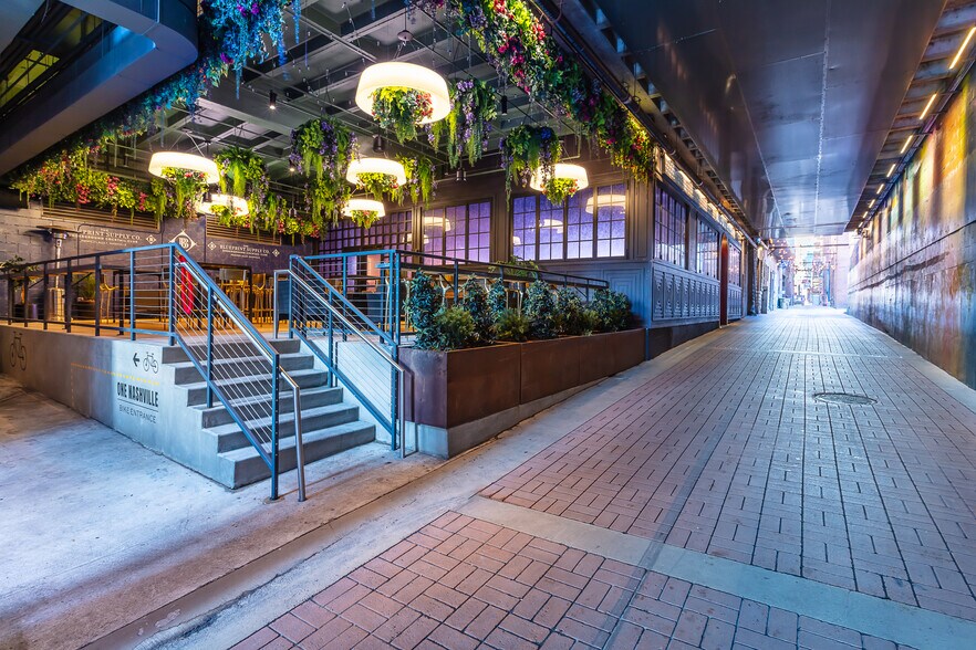 More Photos Of 150 4th Ave N, Nashville Office For Lease