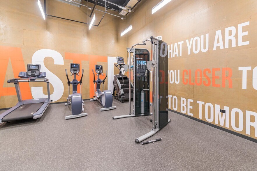 More Photos Of 2623-2627 N Clark St, Chicago Apartments For Lease